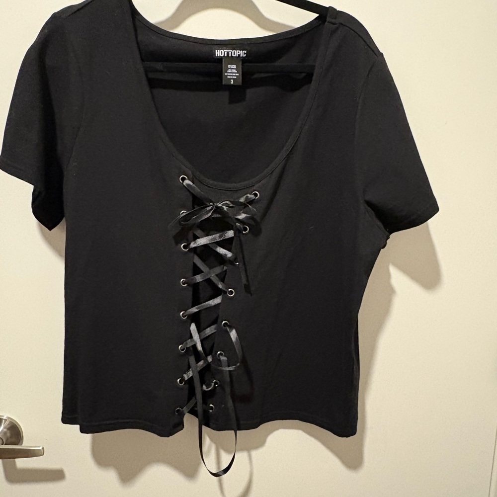 Hot Topic Black Crop Tie Front T-Shirt